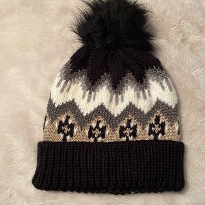 Maurices women’s hat with faux fur Pom Pom NWT